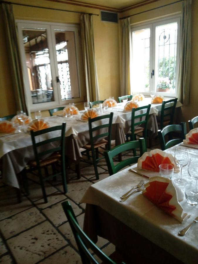 Hotel Locanda Della Luna Fogliano Marina Exterior foto